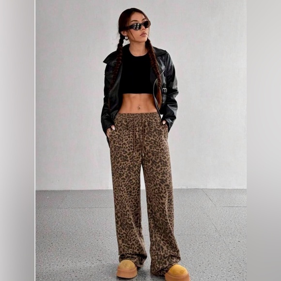 Boutique Leopard Print Women's Pants - Picture 5 of 6